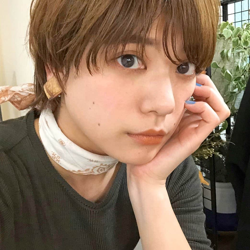 石川瑠利子さんのインスタグラム写真 - (石川瑠利子Instagram)「. . gemini lipstickの新色💄  アンバーが最近のお気に入り🥳 イエローベージュだよ💕使いやすい色味でヘビロテ決定です🙆🏻‍♀️✨✨ . . #gemcosmetics #cosme #instabeauty #lipdgem」2月18日 19時10分 - ruriko_ishikawa