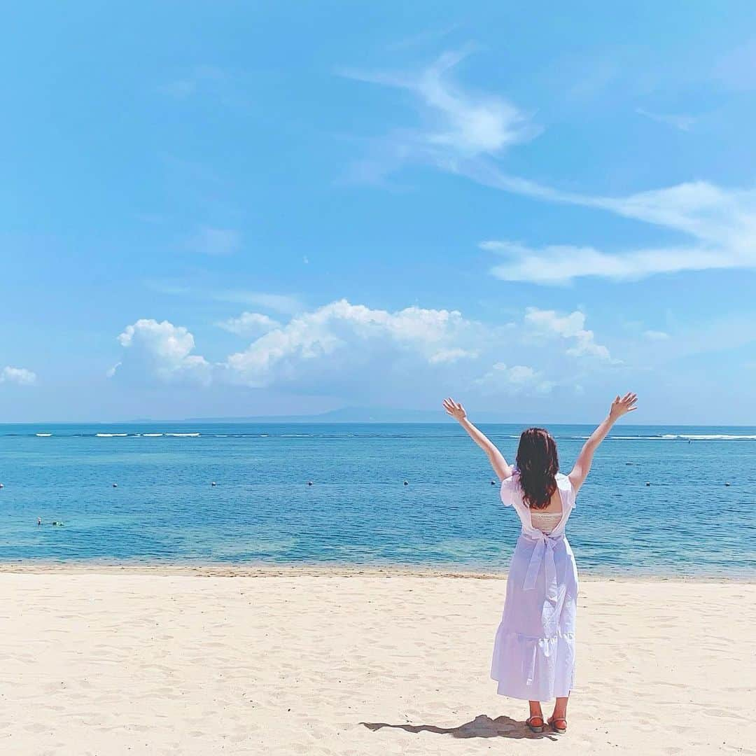 空山菜摘さんのインスタグラム写真 - (空山菜摘Instagram)「♡ 🏝💕 . . バリで海が綺麗なところを選ぶなら 断然！ヌサドゥアがおすすめ❤️ 前にノボテルバリヌサドゥアに 泊まったんやけど、プライベートビーチは そっちの方がより綺麗やった気がする✨ (ムリアリゾートのエリア) . . 今韓国いるから温度差すごい投稿やけど 海大好きやし早く海も行きたいな〜😍 2,3ガツ旅行もたくさんやから バタバタやけど嬉しい〜☺️✨ . . . . . #nusaduabeachhotelandspa #バリ島旅行 #バリ旅行 #バリ島ホテル #バリ島観光 #ビーチリゾート #ヌサドゥア #サヌール #スミニャック  #レギャン #バリ旅行 #サンセット  #バリ島 #海外旅行 #旅行大好き #女子旅 #タビジョ #旅行好きな人と繋がりたい #ソラtrip  #リゾートホテル #genic_bali #tabijyomap_bali #学生旅行  #南国リゾート #ビーチリゾート」2月18日 19時24分 - natsumi_sorayama