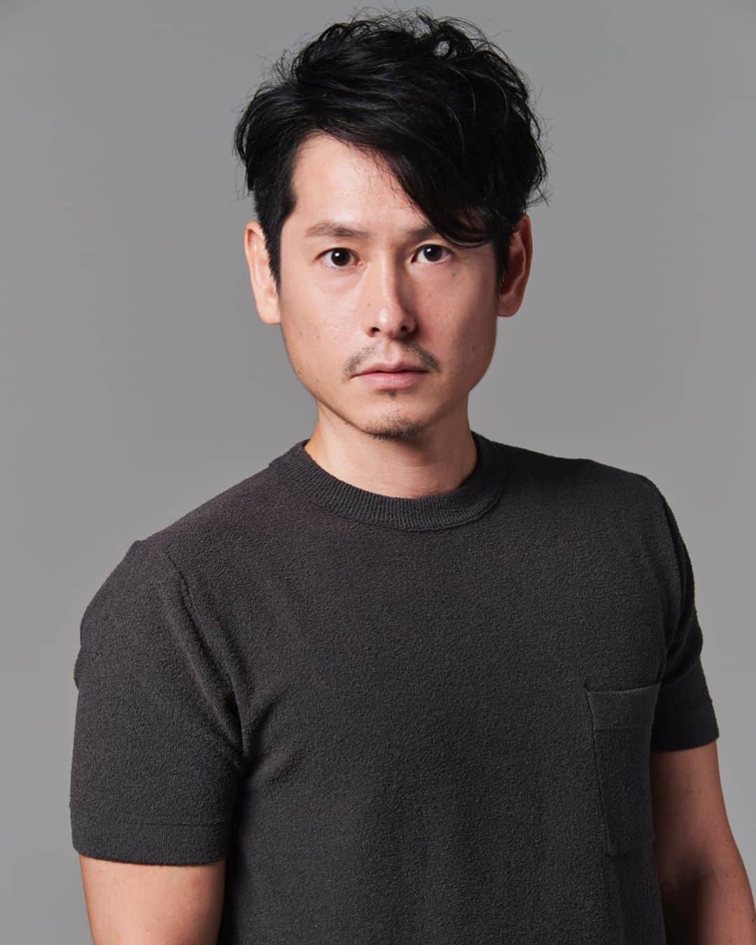 城戸裕次のインスタグラム：「本日42歳になりました✨ 時が経つのは早く、あっという間に42歳。 いつも支えてくれて愛情を頂きありがとうございます。  42歳。  息子の夜泣きで42（よふ）かし上等！！ 劇団天PASSIONを42（世に）伝えられる42（ように）頑張っていきます👊 僕は42（しに）ません。  #城戸裕次#劇団天PASSION#誕生日#42歳#birthday#101回目のプロポーズ」