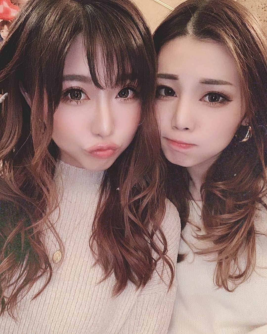 春咲ひなたさんのインスタグラム写真 - (春咲ひなたInstagram)「なかよぴ👭💗 . #友達#もはや#妹#とても楽しかった#夜 #社畜 の#息抜き #髪切った らしい#顔小さいから#似合ってる #顔小さいくせに遠近法使いやがって 。 #たまたま#リンクコーデ 💓 #ヌーディーカラー#可愛い#大好き」2月18日 19時28分 - hinatanuki