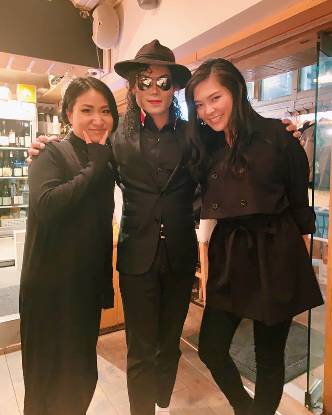橘佳奈のインスタグラム：「マイケルに会えた…😳😳😳 _ Michael jacktonさん👏🏻 tiktok界でも世界的に有名なマイケル🕺🏻 _ #michaeljackson #michaeljackton #michael」