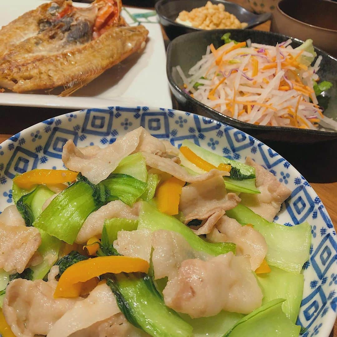 岡部玲子さんのインスタグラム写真 - (岡部玲子Instagram)「青梗菜はやっぱりしぼむねーっ🤣 本日も安定の和食🤣 低糖質晩御飯🍚  #岡部玲子 #子育て　#主婦　#アラフォーママ　#キャスター　#女子アナ　#アナウンサー　#フリーアナウンサー　#ジュニアアスリートフードマイスター #低糖質　#ロカボ　#低糖質ご飯　#和食　#mama #talent #reporter #instagood #f4f #japanesefood #healthyfood #lowcarb #diet #smilediet」2月18日 19時38分 - reiko_okabe