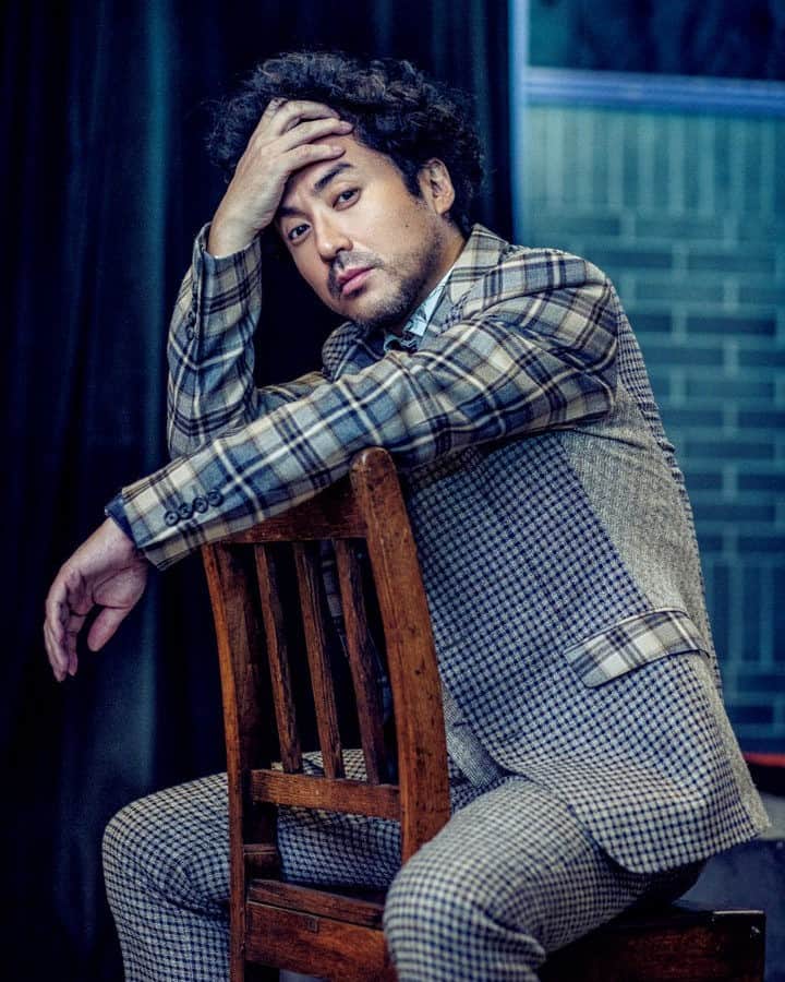 GQ JAPANさんのインスタグラム写真 - (GQ JAPANInstagram)「20歳で役者を志した男は、すでに36歳になっていた。「ずっと世に出たい、成功したいとは思っていましたが、『GQ』のMEN OF THE YEARをもらえるような役者になれるなんて、思ってもみませんでした」  GQ MEN OF THE YEAR2019を受賞したムロツヨシさんの本誌インタビューをウェブにアップ！ @gqjapan のプロフィールリンクからご覧ください。  Photo: Maciej Kucia @maciejkucia  Styling: Akihiro Mizumoto @mizu1984  Hair&Make-up: Maki Ikeda  #俳優 #ムロツヨシ  #gqjapan」2月18日 20時00分 - gqjapan