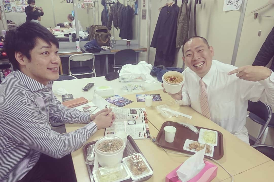 松本康太さんのインスタグラム写真 - (松本康太Instagram)「今日はルミネtheよしもと劇場に出させてもらいました(^-^)/ 麒麟の川島さんに『肉あんかけチャーハン(炒王)』をご馳走になりました(^○^) 最近の川島さんは炒王の肉あんかけチャーハンにハマってるらしいです♪安定の美味しさなのです。  #ルミネtheよしもと #肉あんかけチャーハン #肉あんかけチャーハン炒王 #レギュラー松本 #あるある探検隊 #麒麟川島 さん#麒麟がくる #チャーハン #楽屋めし」2月18日 19時56分 - aruarutankentai.matsumoto