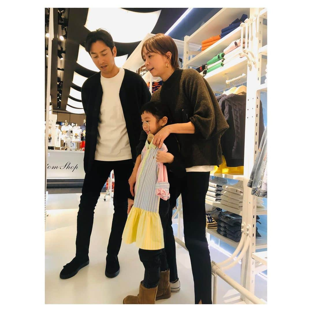 肥野竜也さんのインスタグラム写真 - (肥野竜也Instagram)「【CYO POP-UP】﻿ ﻿ 「POLO RALPH LAUREN」のカスタマイズサービス!!﻿ 「CYOカスタムショップ」が期間限定で「西武池袋本店１Ｆ」でオープン✨﻿ ﻿ 家族でカスタマイズして来ました😆👍✨﻿ ﻿ チョイスが沢山あってめちゃくちゃ悩むくらい、娘から親まで楽しめる空間でした〜﻿ 今回は家族リンクなしの、各々チョイスしましたwww﻿ ﻿ 是非遊びに行ってみてください😉🌈﻿ ﻿ 3月3日（火）までみたいなのでお早めに〜﻿ ﻿ @poloralphlauren ﻿ ﻿ #肥野ファッション﻿ #パパコーデ﻿ #myRL ﻿ #poloralphlauren﻿ #ポロラルフローレン﻿ #CYOカスタムショップ﻿ #西武池袋本店﻿ #POPUP」2月18日 20時02分 - tatsuya_hino