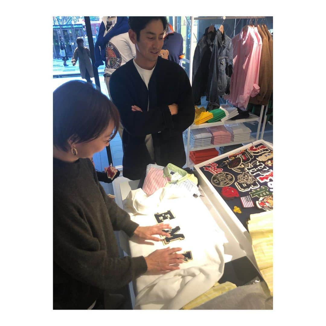 肥野竜也さんのインスタグラム写真 - (肥野竜也Instagram)「【CYO POP-UP】﻿ ﻿ 「POLO RALPH LAUREN」のカスタマイズサービス!!﻿ 「CYOカスタムショップ」が期間限定で「西武池袋本店１Ｆ」でオープン✨﻿ ﻿ 家族でカスタマイズして来ました😆👍✨﻿ ﻿ チョイスが沢山あってめちゃくちゃ悩むくらい、娘から親まで楽しめる空間でした〜﻿ 今回は家族リンクなしの、各々チョイスしましたwww﻿ ﻿ 是非遊びに行ってみてください😉🌈﻿ ﻿ 3月3日（火）までみたいなのでお早めに〜﻿ ﻿ @poloralphlauren ﻿ ﻿ #肥野ファッション﻿ #パパコーデ﻿ #myRL ﻿ #poloralphlauren﻿ #ポロラルフローレン﻿ #CYOカスタムショップ﻿ #西武池袋本店﻿ #POPUP」2月18日 20時02分 - tatsuya_hino