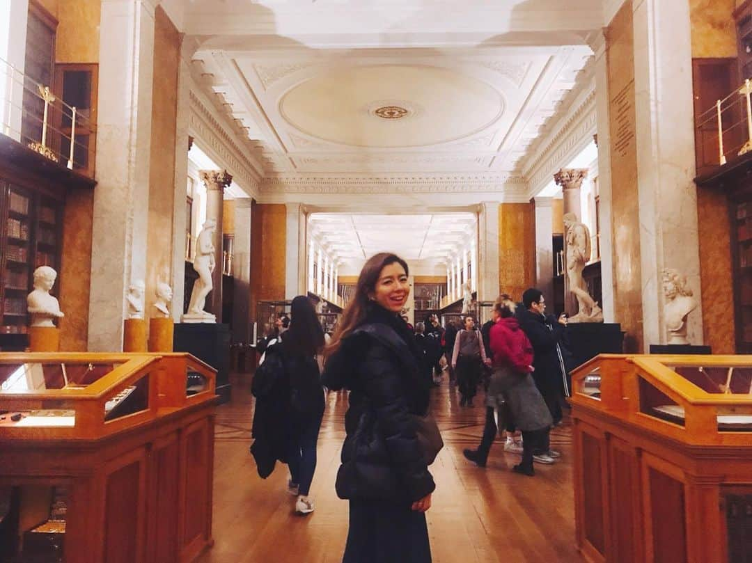 岩崎裕美さんのインスタグラム写真 - (岩崎裕美Instagram)「. 📍British Museum . 広過ぎてざーっとしか見れてない。 . #ロゼッタストーン やエジプトの #ミイラ などひとみんに教えてもらいながらポイントおさえて鑑賞しました。 ＿＿＿＿＿＿＿＿＿＿＿＿＿＿＿＿＿＿＿＿＿＿＿＿＿ #uk #england #london #trip #travel #british #museum #britishmuseum #英国 #ロンドン #ロンドン旅行 #イギリス #イギリス旅行 #旅行 #大英博物館 #博物館 #ミュージアム」2月18日 20時05分 - hiromi_iwasaki