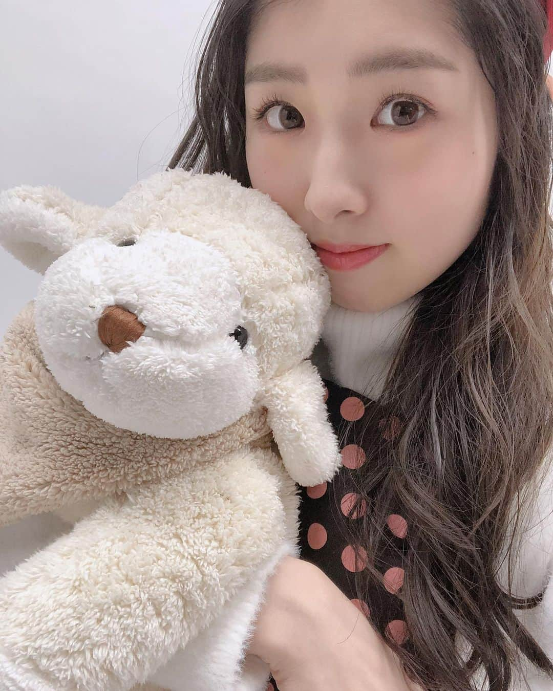 岩立沙穂さんのインスタグラム写真 - (岩立沙穂Instagram)「🐏 . バレンタインにこれ載せよう~って 思ってたこと今思い出した🐌💓 Aビートのオフショットです。 じゃないとぬいぐるみ持ちません😛 . I thought I want to upload this photo on Valentine's day💭I found now🐌💓 This is a shooting of AKB48 beat carnival! . . #つぶらな瞳 #オフショット #AKB48 #happyvalentinesday #🐑」2月18日 20時12分 - saho_iwatate104