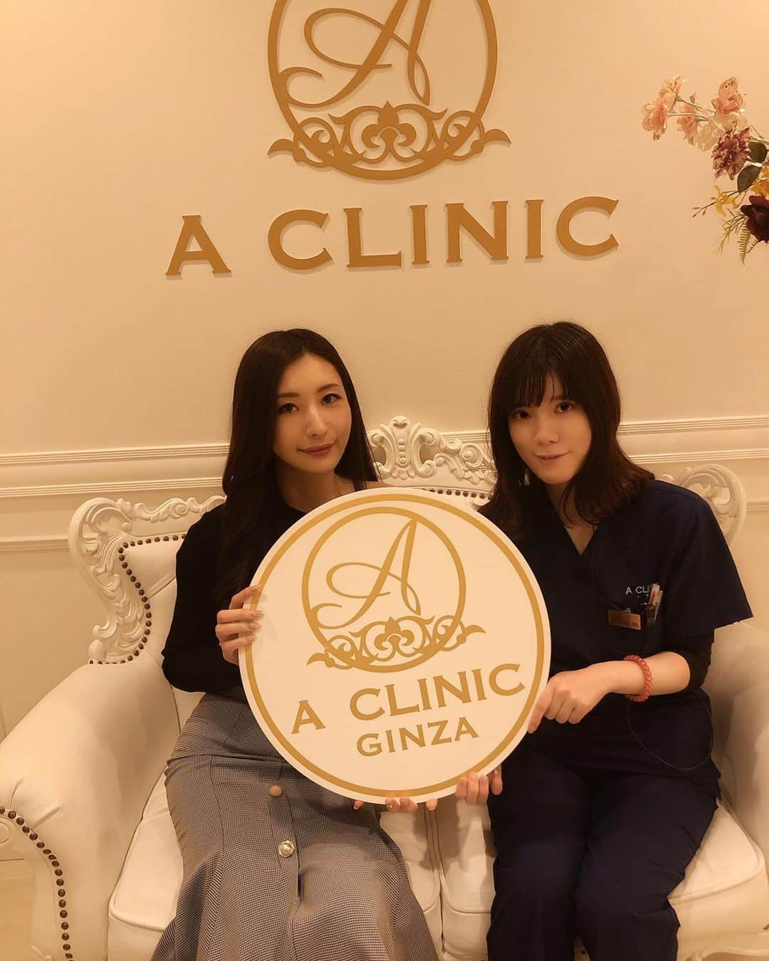 青山千夏さんのインスタグラム写真 - (青山千夏Instagram)「先日Aクリニック @a_clinic_ginza に相談に行ってきました🥰❤️ 相談した結果、鷲鼻が気になるということでA式鼻先シャープ術をやることになりました✌️✨ 担当医は糸リフトの時にもお世話になった山崎香名先生 @dr_kanayamasaki 🐹❤️ . 外国人みたいな鼻先がツンとしているのに憧れていたんだけど少し近づけた気がする👼✨ . 施術は15分くらいで終わって痛みもほとんどないし、やってよかったよ〜😌❤️ コラーゲンでできているからだんだん自分の組織に置き換わるらしくて、お肌も綺麗になるよ👼❤️ 2週間後に経過を診てもらいに行くのが楽しみ👭✨ また報告します📝 . . . . . #A式鼻先シャープ術 #鼻先革命 #aclinic  #aclinic横浜 #aclinic銀座 #aクリニック #エークリニック #美容外科 #山崎香名」2月18日 20時14分 - chinatsu_aoyama0819