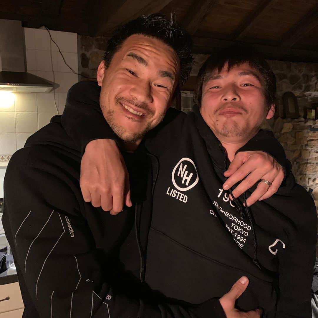 岡崎慎司のインスタグラム：「Mi amigo 🇯🇵🤝 San Sebastián 😍 たかしー今年も頑張ろう👍👍😊」