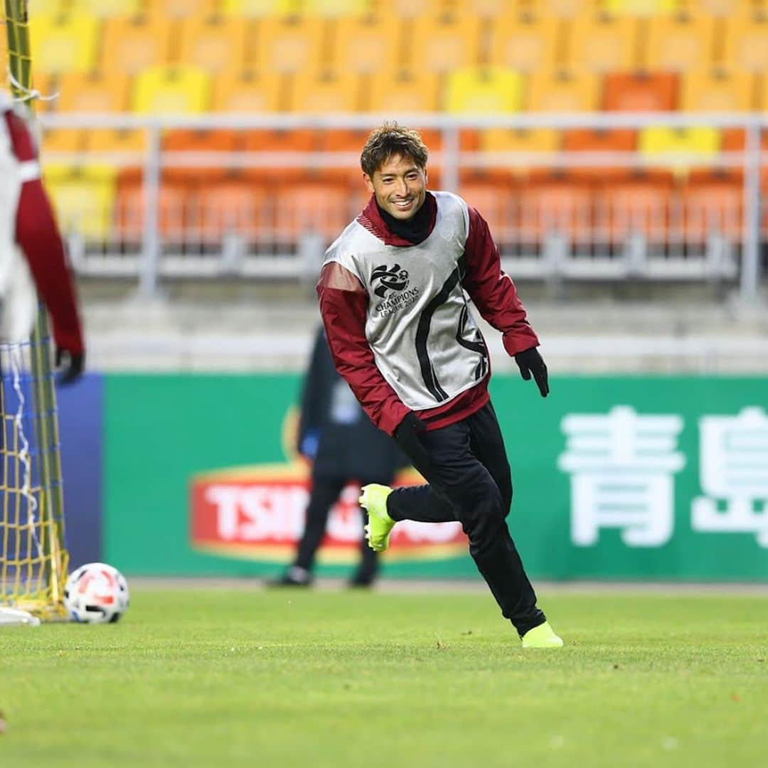 ヴィッセル神戸さんのインスタグラム写真 - (ヴィッセル神戸Instagram)「スタジアムで前日練習です！🇰🇷 . . 1 day until the match! 🇰🇷 . . #vissel #visselkobe #ヴィッセル神戸 #WeAreKobe #神戸 #kobe #一致団結 #JLeague #jリーグ #ACL2020 #KobeForeverForward」2月18日 20時26分 - visselkobe