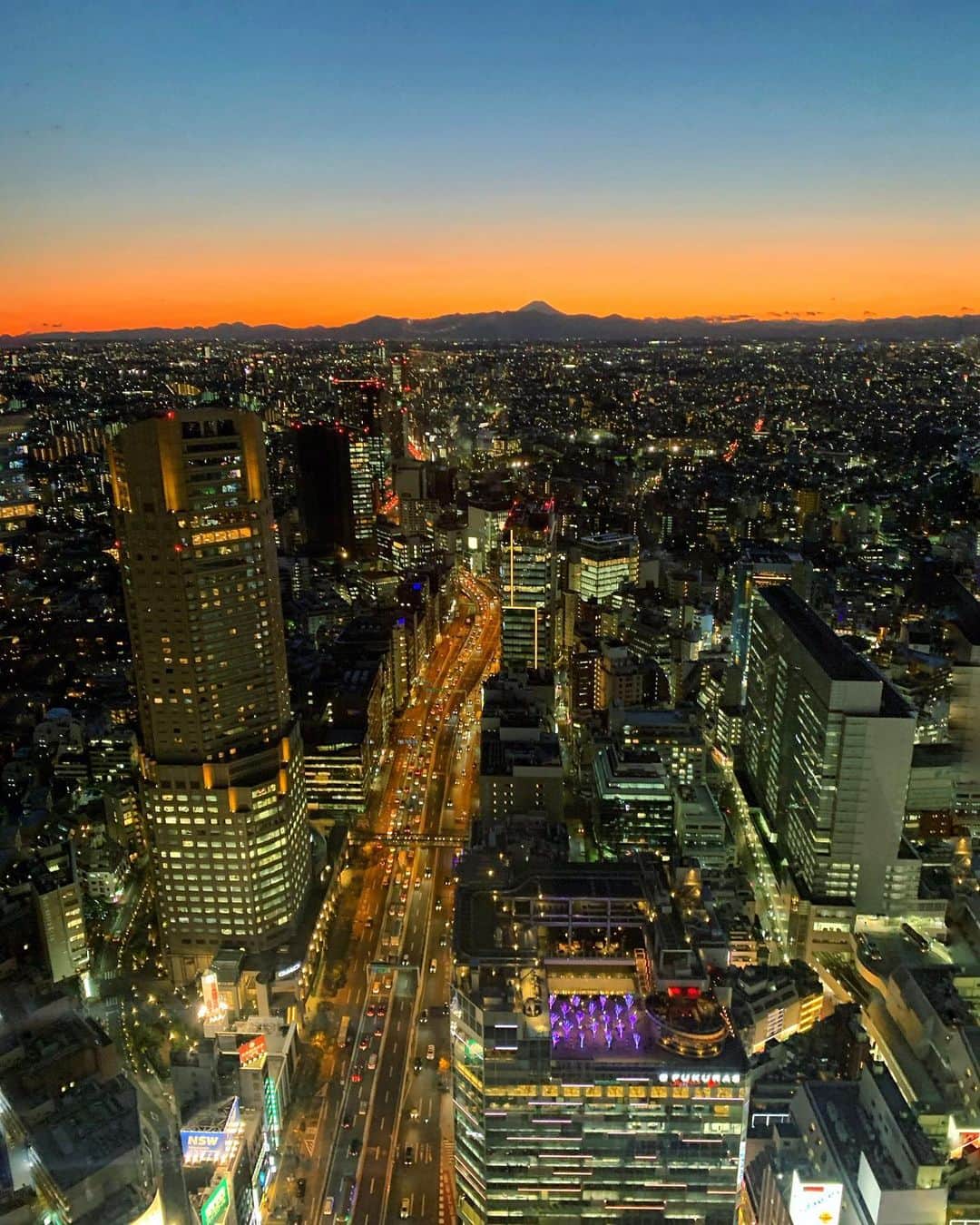 里海さんのインスタグラム写真 - (里海Instagram)「My #tokyo #Shibuya 🇯🇵🗼」2月18日 20時23分 - satoumi0330