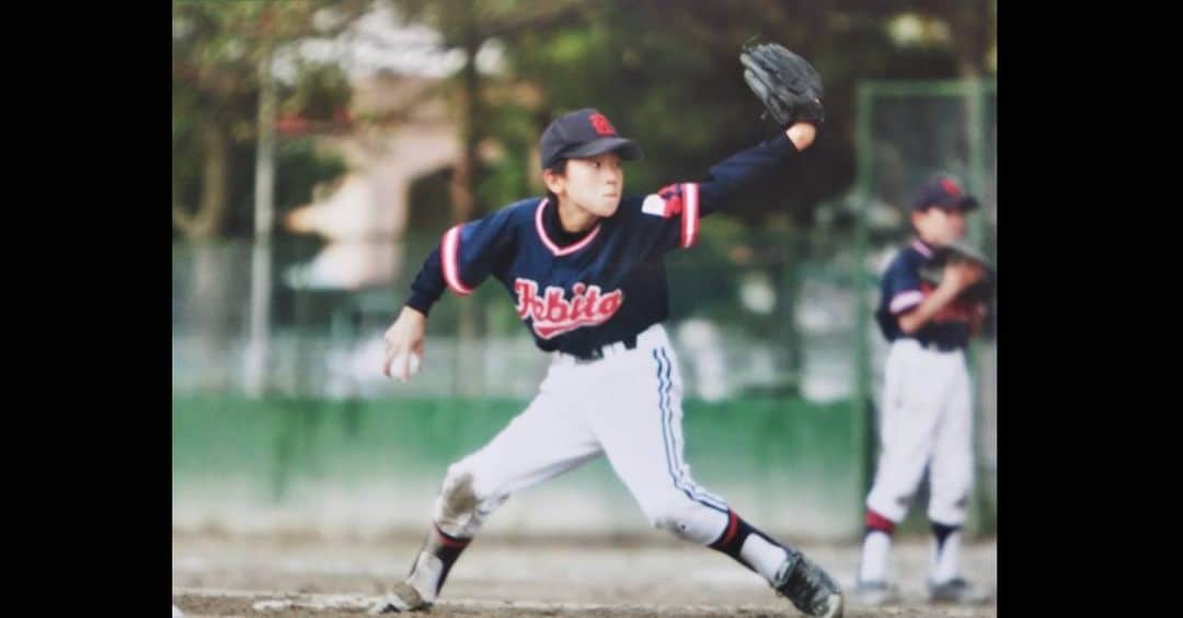 鈴木遼太郎さんのインスタグラム写真 - (鈴木遼太郎Instagram)「. . お疲れ様です！ 誕生日を迎えましたんん！ . たくさんのメッセージありがとうございます😊 . いい一年になりますように🙇‍♂️ . . #投げ方  #若干似てる  #左手の使い方 #あまり変わらない  #そりゃ本人だもの . . #24歳 #よろしくです . . #鈴木遼太郎」2月18日 20時24分 - taro071024