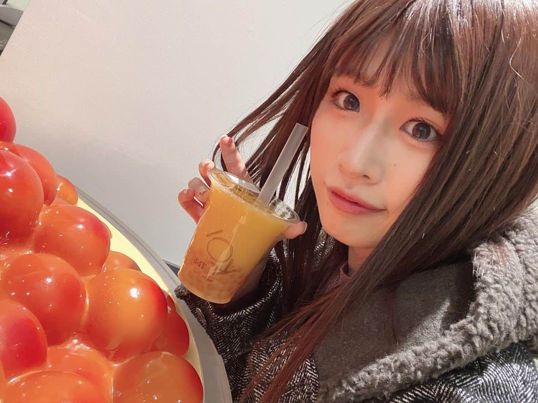 佐藤朱さんのインスタグラム写真 - (佐藤朱Instagram)「ずっとここのタピオカ飲んでみたかったの〜そしてこの大きいタピオカと写真撮ってみたかった🧃✨ #タピオカ  #KOI  #koithé」2月18日 20時35分 - akari_miyagi