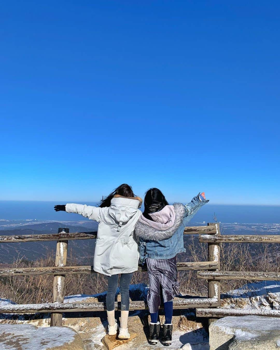 ハン・ジウンさんのインスタグラム写真 - (ハン・ジウンInstagram)「파란나라를 보았니💙💙💙」2月18日 20時45分 - jieun_han