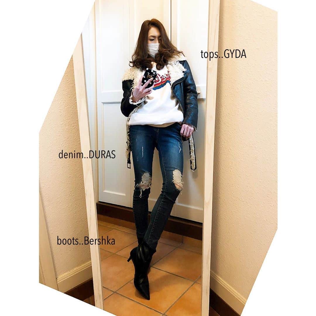 jessicaのインスタグラム：「＊ ＊ ＊ #OUTFIT#仕事スタイル ＊ ＊ #ジャケット#GYDA #デニム#DURAS#スエット#GYDA ＊ #S47年式#40代 #アラフィフ#ファッション#コーデ #ワークアウト ＊ Thanks always‼︎ jessica❤︎」