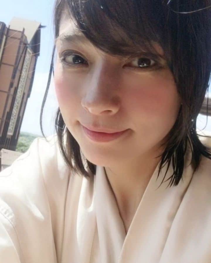 のインスタグラム：「優しい泡で炭酸クレンジング✨﻿ ﻿ @hadanature_official﻿ ﻿ 紫外線浴びてダメージ受けているので、刺激与えないよう、、﻿ ﻿ ふんわりした泡でメイクメイクを落とします🌊✨﻿ ﻿ コツコツケアして、少しでもダメージに抗いたい✨﻿ ﻿ ﻿ #肌ナチュール#炭酸クレンジング#スキンケア#炭酸洗顔#hadanature_official#pr﻿ #旅コスメ#アウトドア女子﻿ #コスメ#旅人」
