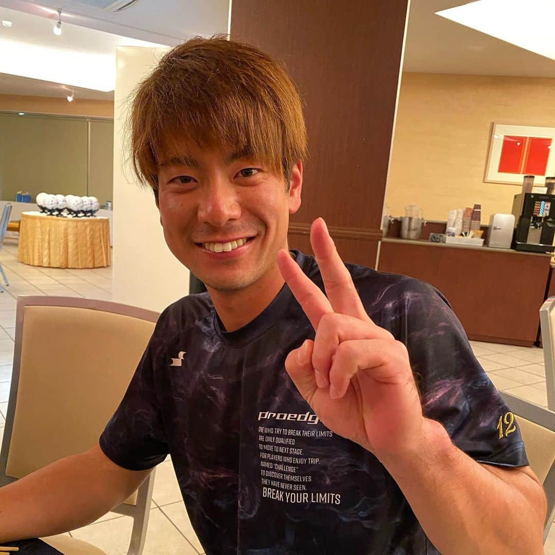 中田翔さんのインスタグラム写真 - (中田翔Instagram)「皆さん今日もお疲れ様！！ みんな今日も遅くまで頑張りましたよ！ ホテルの食事会場でご飯食べてます！！ #中田翔#矢野謙次#横尾俊建#松本剛#今井順之助#平沼翔太」2月18日 21時00分 - shonakata_official