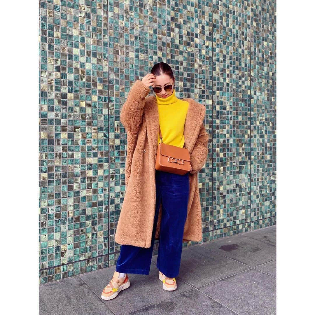 栗原佐知子さんのインスタグラム写真 - (栗原佐知子Instagram)「✴︎ 💛× 💙 ＋ 🧸💕 . . #outfit #fashion #ootd #coordinate #stylepost #ootd_cob #instafashion #drawer #scye #chloe #maxmara #carolinaherrera #コーディネート #コーデ #今日のコーデ #ファッション #冬コーデ」2月18日 21時03分 - sachiko__kurihara