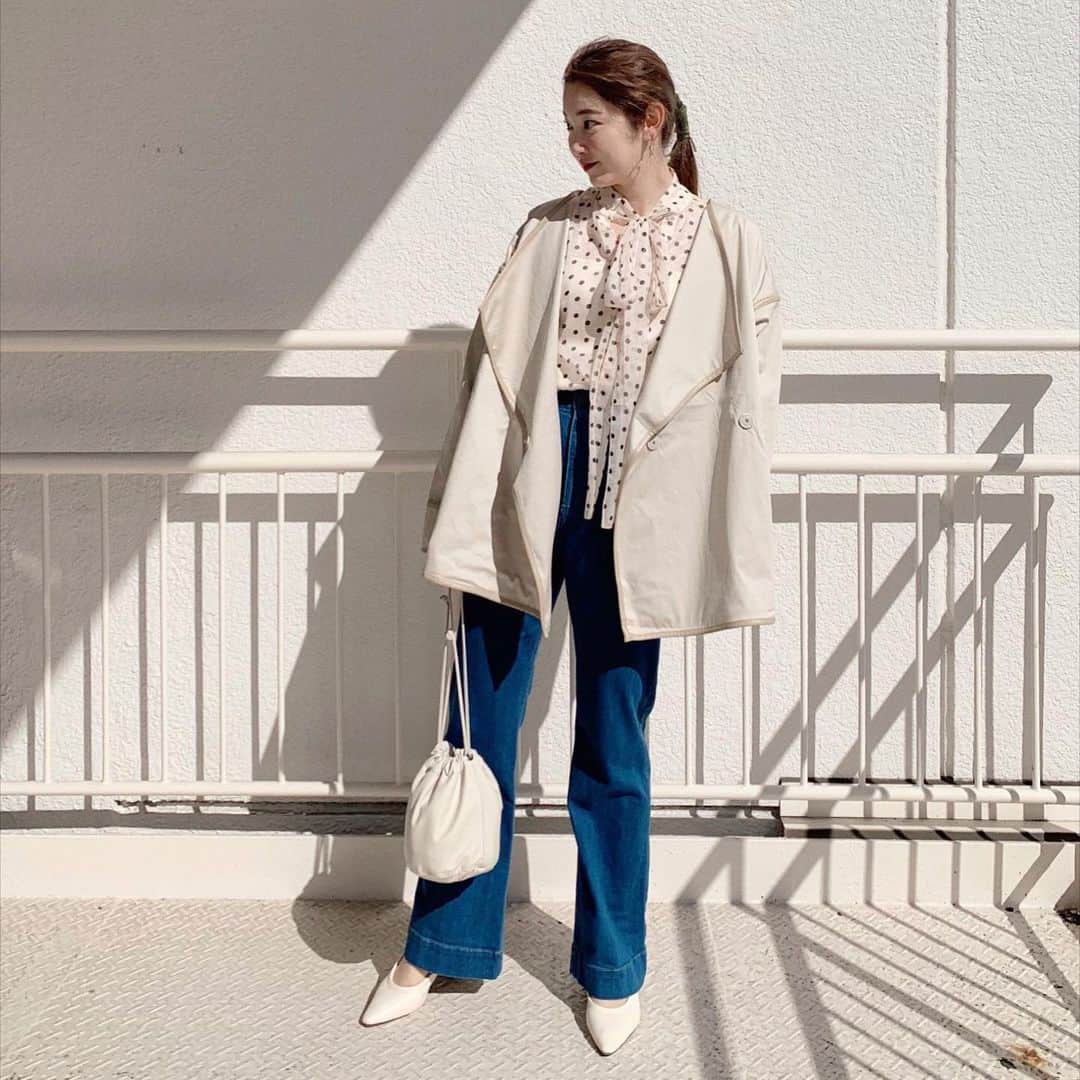 mina hinokuchiのインスタグラム：「. 最近お気に入りのブラウス☀︎ 前後どっちが前でも着れるのと やっぱり透ける感じが今年っぽくて可愛い〜っ🍀 . #whoswhochico #salonbychico #フーズフーチコ　#chico_春アウター」