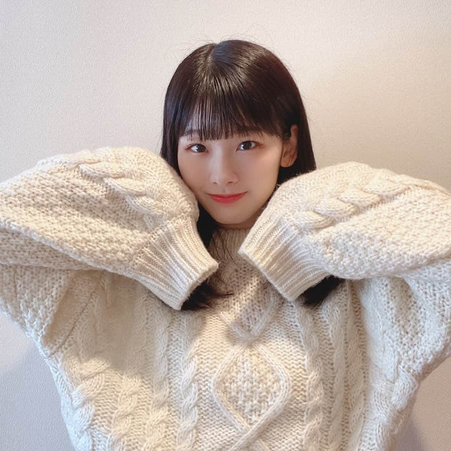 浅井七海さんのインスタグラム写真 - (浅井七海Instagram)「.﻿ ニットは白がすき🧶🤍﻿ ﻿ I like the white of the knit color‪‪ 🧶🤍﻿ ﻿ #ニット #knit #白 #white﻿ ﻿」2月18日 21時32分 - naamin48_