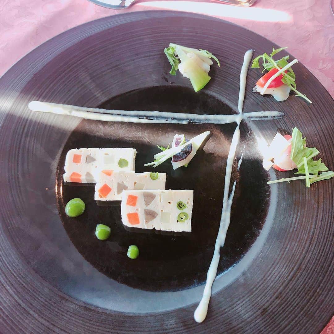 朋未のインスタグラム：「いつでも芸術的で目からも舌からも幸せを感じられるお店  #日和庵 #日和庵下関 #下関グルメ #下関ランチ  近くにあったら通うのになあ、、、 地元に帰った時は絶対行きたいお店のひとつ。♡」