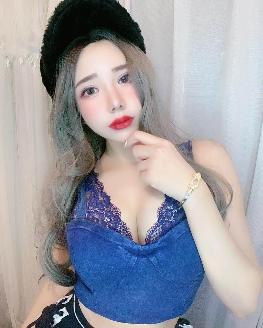 美女美容事情さんのインスタグラム写真 - (美女美容事情Instagram)「《このキュートな姿、実は⁉️びっくり‼️本物みたい🧐💖》⠀ *⠀ リポストを使って、素敵な写真📷✨を投稿されてる方を紹介させて頂く⠀⠀⠀⠀ 【💄美女美容事情💅】のコーナーです✨⠀ *⠀⠀⠀⠀⠀⠀⠀ いいねやコメント、フォローして応援してね❤︎🥰🎶⁣⠀ *⠀⠀⠀⠀⠀⠀⠀ 今回ご紹介させて頂きますのは❤︎⠀ くまくまくま🐾 쿠마쿠마쿠마🧸さん< @dango_kuma >の素敵なお写真📸⠀ *⠀ この美しいお姿、実は髪がウィッグなのだそうです😄似合い過ぎていて本物だと思っていました☺️色っぽくて可愛くてスタイル抜群で本当、憧れます💕⠀ *⠀⠀ くまくまくま🐾 쿠마쿠마쿠마🧸さんのアカウントには他にも素晴らしい投稿が沢山ありますので是非覗いてみてくださいね💁‍♀️💙⠀ *⠀⠀ くまくまくま🐾 쿠마쿠마쿠마🧸さん< @dango_kuma >⠀ 素敵な投稿ありがとうございました☺️📸✨⠀⠀⠀⠀⠀⠀⠀⠀ △▼△▼△▼△▼△▼△▼△▼△▼△▼⠀⠀⠀⠀⠀⠀⠀⠀⠀⠀⠀⠀⠀⠀⠀⠀⠀⠀⠀⠀⠀⠀⠀⠀⠀⠀⠀⠀⠀⠀⠀⠀⠀ ❤🧡💛「美女美容事情」💚💙💜⠀⠀⠀⠀⠀⠀⠀⠀⠀⠀⠀⠀⠀⠀⠀ 👇掲載ご希望の方は👇⠀⠀⠀⠀⠀⠀⠀⠀⠀⠀⠀⠀⠀⠀⠀⠀ @b_b_j.jタグ付けと🖤 # ビジョビ⠀🖤⠀⠀⠀⠀⠀⠀⠀⠀⠀⠀⠀⠀⠀⠀⠀ をタグ付けお願いします✨⠀⠀⠀⠀⠀⠀⠀⠀⠀⠀⠀⠀⠀⠀⠀⠀ ――――――――――――――――⠀⠀⠀⠀⠀⠀⠀⠀⠀⠀⠀⠀⠀⠀⠀⠀⠀⠀⠀⠀⠀⠀⠀ ～姉妹アカウントのご紹介～⠀⠀⠀⠀⠀⠀⠀⠀⠀⠀⠀⠀⠀⠀⠀⠀⠀⠀⠀⠀⠀⠀⠀⠀⠀⠀⠀ ◇美容情報を紹介している«美女美容事情～Beauty～»⠀⠀⠀⠀⠀⠀⠀⠀⠀⠀⠀⠀⠀⠀⠀⠀⠀⠀⠀⠀⠀⠀⠀⠀⠀⠀ ( @b_b_j.j_b )⠀⠀⠀⠀⠀⠀⠀⠀⠀⠀⠀⠀⠀⠀⠀⠀⠀⠀⠀⠀⠀⠀⠀⠀⠀⠀⠀ ◇美しい旅スポット紹介をしている«美 spot»⠀⠀⠀⠀⠀⠀⠀⠀⠀⠀⠀⠀⠀⠀⠀⠀⠀⠀⠀⠀⠀⠀⠀⠀⠀ ( @b__spo )⠀⠀ ⠀⠀⠀⠀⠀⠀⠀⠀⠀⠀⠀⠀ よかったらこちらも覗いてみてね✨⠀ ――――――――――――――――⠀⠀⠀ #ウィッグ #ニット帽 ⠀ #美肌 #スタイル抜群 ⠀ #くびれ #コスプレ ⠀ #コスプレイヤー #美活 ⠀ #リップ #リップ💄」2月18日 21時54分 - b_b_j.j