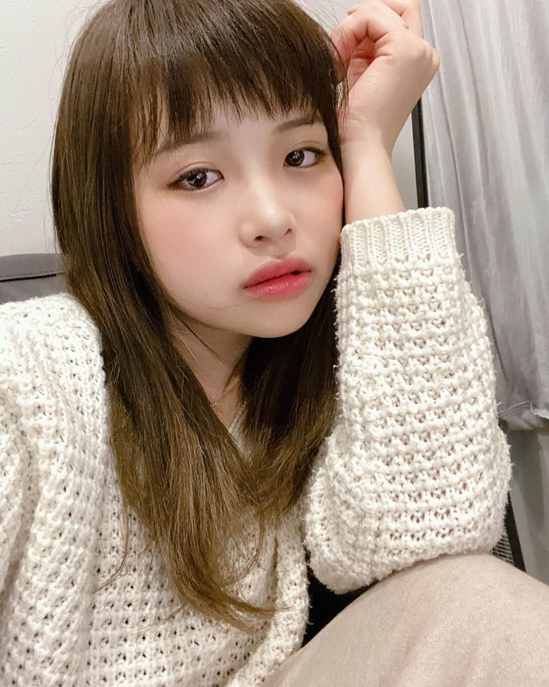 石井美音奈のインスタグラム：「どの写真がお好きですか？  #自撮り」