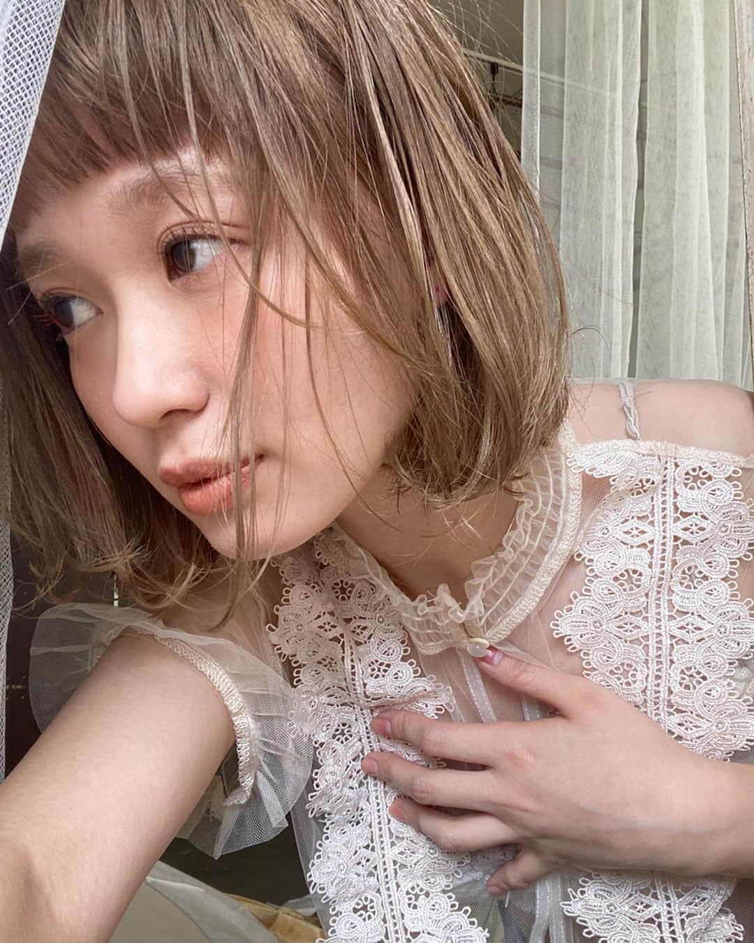 柴田紗希さんのインスタグラム写真 - (柴田紗希Instagram)「人生初、全髪ブリーチ！ 新しいです。 これからもっとhairが楽しみ fashionも楽しみ 福岡に来ました。 なおさん、ありがとうございます！ @nao_0120 🌷」2月18日 21時57分 - shibasaaki
