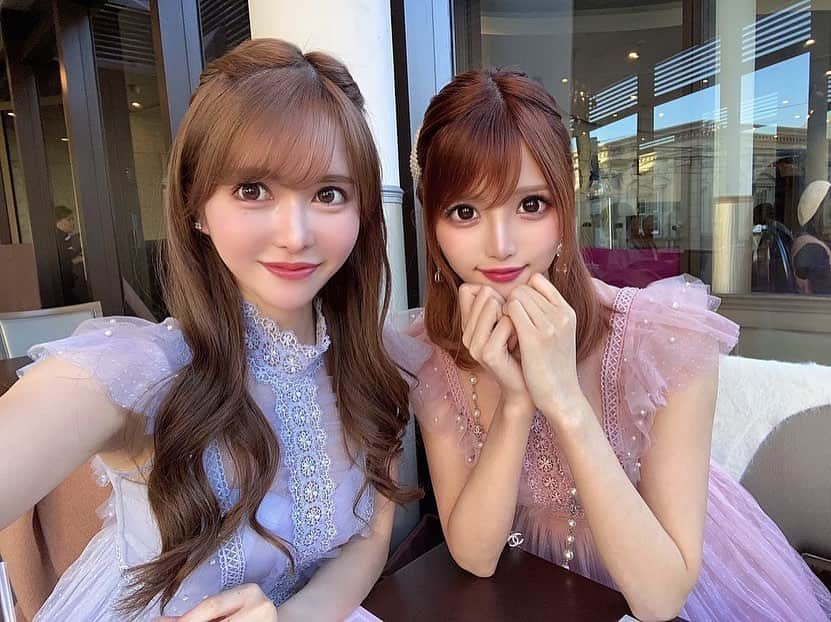 桜咲乃愛さんのインスタグラム写真 - (桜咲乃愛Instagram)「ゆめちゃんとローブドフルールの春ドレスでおそろコーデ👗💕✨ 色がキキララみたい( ⁎ᵕᴗᵕ⁎ )♡ アフタヌーンティー行ったよ☺️♥️✨ 合わせた訳じゃないのにたまたま靴もお揃いだった🥰💕✨ VALENTINOすきー🥰♥️✨ かわいいかった(  ˊᵕˋ )♡ #おそろコーデ#お揃い#春ワンピ#ローブドフルール#ドレス#春ドレス#ドレス新作#モデル#表参道#表参道カフェ」2月18日 22時02分 - noasama1101