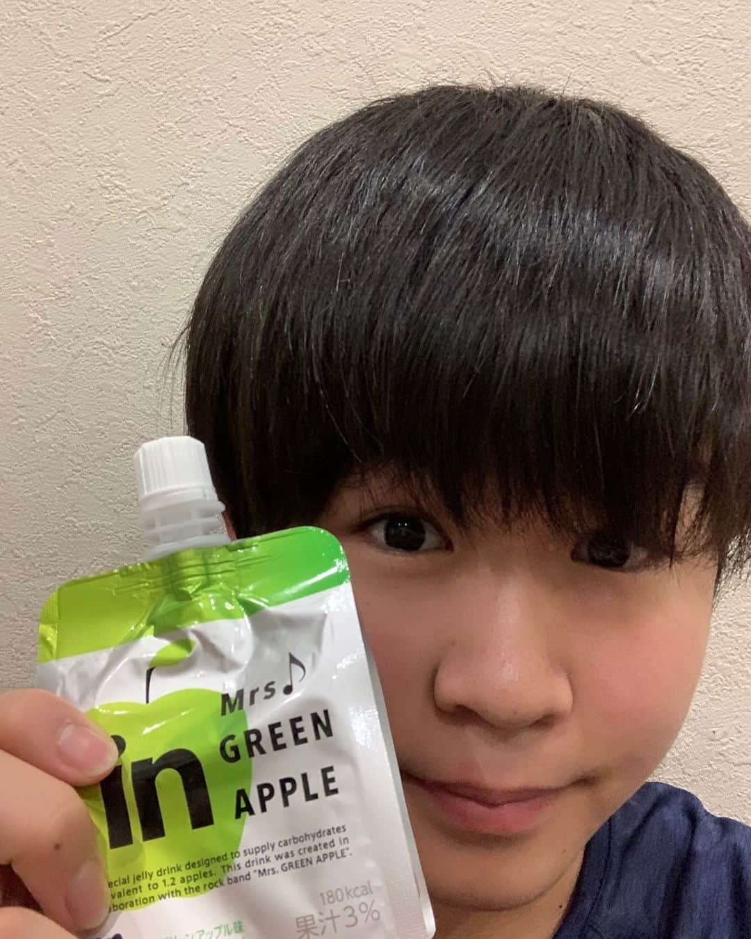 鈴木福さんのインスタグラム写真 - (鈴木福Instagram)「お風呂上がりに…  Mrs. GREEN APPLE in ゼリー！  コラボキャンペーンのやつはステンレスボトルを応募しました(笑)  #MrsGREENAPPLE#コラボ#inゼリー#お風呂上がり#生ぬるいinゼリーでカンパイ#冷え冷えも美味しい」2月18日 22時05分 - s_fuku_te