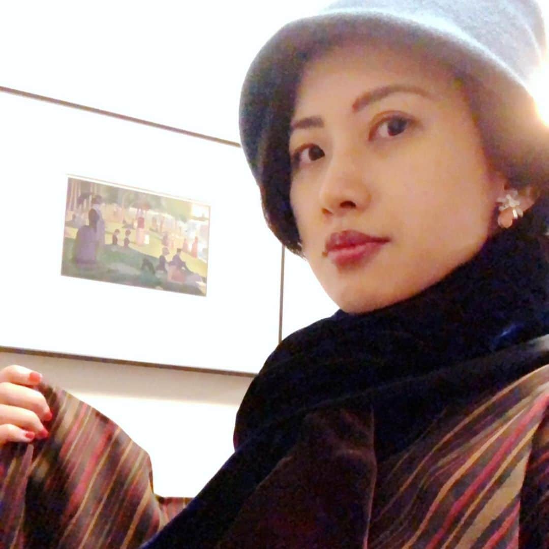 岡田育さんのインスタグラム写真 - (岡田育Instagram)「Now practicing both Kimono and Selfie as a beginner... 👘🤳 . #kimonolesson #antiquekimono #seasquirts #joyofkimono #kimonoinnewyork . . アイテム増えて楽しくなってきたが、狭い部屋の蛍光灯で全身を自撮りするの難しいな。修行修行。 #着物 #ミセル裾除け #ホヤ #着物コーディネート #縞小紋 . . 👘 @tansuya.official 👗 @homsue_hem 🎀 @gofukuyasan 🥾 @ash 🧣 @commedesgarcons 👒 @kopka_accessories . . #ikuokada #岡田育 #👘🔰」2月19日 3時37分 - okadaic