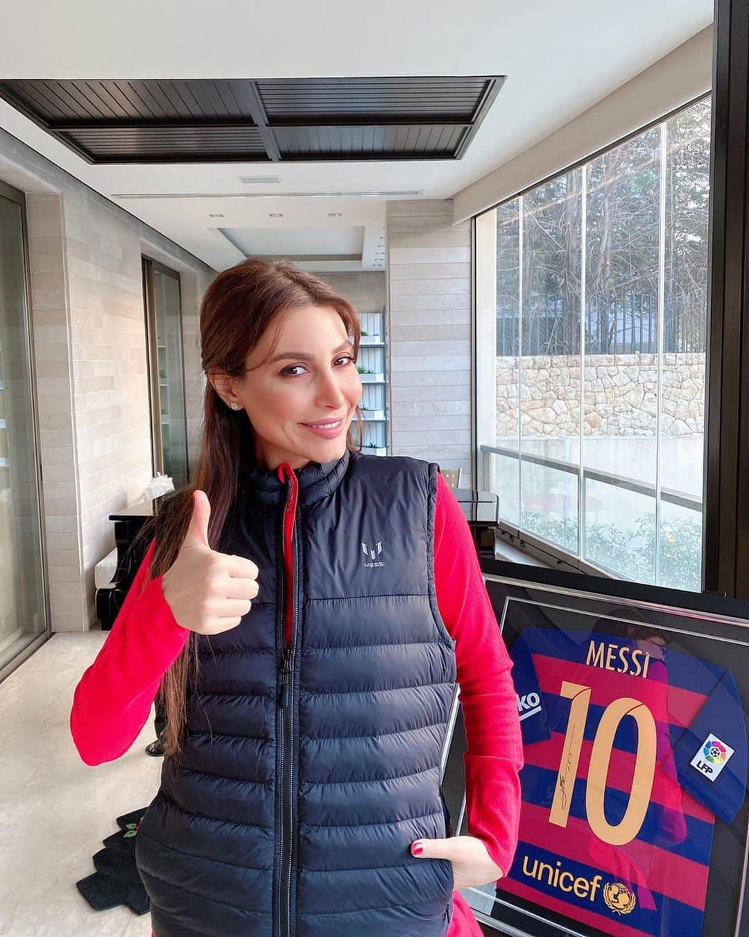 ヤーラさんのインスタグラム写真 - (ヤーラInstagram)「A big thank u to the “MESSI BRAND FAMILY @themessistore for this special gift😍💙🎁❤️ It is my pleasure to be considered as a member of this special community of experts and lead this first ever social media campaign centered around #PRECIS10N 🤗In our part of the world. Please use the discount code “Yara” to get 20% discount on all items😍 For all of my lovely fans, The more active you are in sharing and spreading, the more chances you have at something special from me👍🏻😍 @leomessi #TheMessiStore  #messi #brand #best #gift #Yaralb_lovers #Yara  شكراً عائلة #ميسي_التجارية على هذه الهدية🎁😍❤️ وسعيدة جداً لإختياري كسفيرة للحملة الإعلامية الإجتماعية الأولى للعلامة التجارية الخاصة “بميسي”💙🤗❤️ استخدموا كود “YARA” لحصولكم على خصم ٢٠٪؜ عند شرائكم من Messi Store 🤗 وانتظروا لاحقاً مفاجآت غير👯‍♀️ #ميسي #ميسي_ستور #يارا #يارا_لوفرز」2月18日 22時16分 - yara