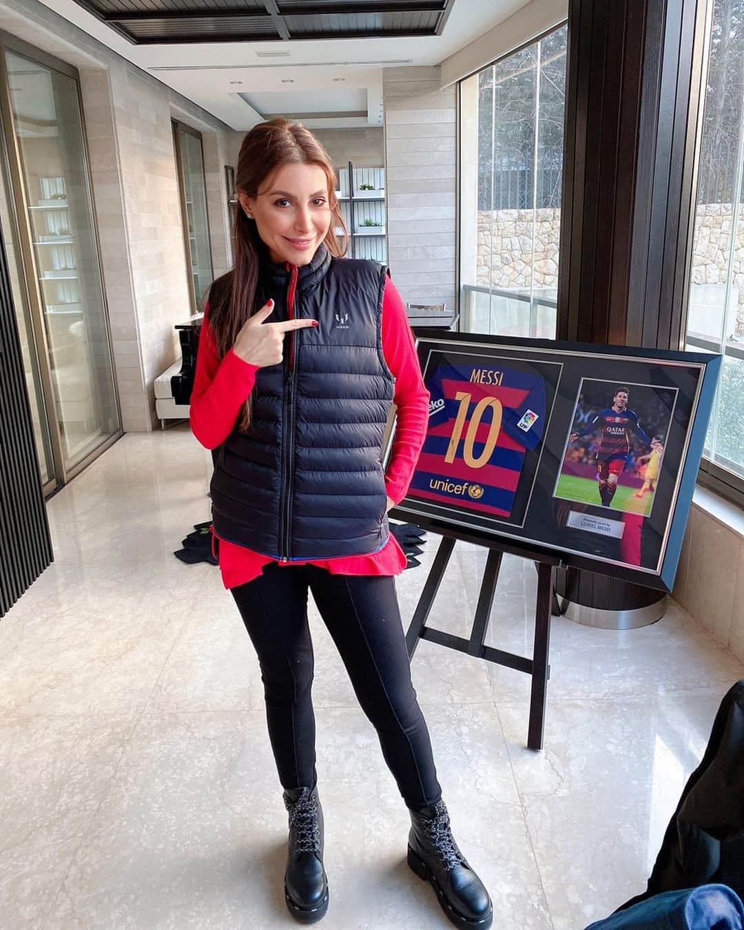 ヤーラさんのインスタグラム写真 - (ヤーラInstagram)「A big thank u to the “MESSI BRAND FAMILY @themessistore for this special gift😍💙🎁❤️ It is my pleasure to be considered as a member of this special community of experts and lead this first ever social media campaign centered around #PRECIS10N 🤗In our part of the world. Please use the discount code “Yara” to get 20% discount on all items😍 For all of my lovely fans, The more active you are in sharing and spreading, the more chances you have at something special from me👍🏻😍 @leomessi #TheMessiStore  #messi #brand #best #gift #Yaralb_lovers #Yara  شكراً عائلة #ميسي_التجارية على هذه الهدية🎁😍❤️ وسعيدة جداً لإختياري كسفيرة للحملة الإعلامية الإجتماعية الأولى للعلامة التجارية الخاصة “بميسي”💙🤗❤️ استخدموا كود “YARA” لحصولكم على خصم ٢٠٪؜ عند شرائكم من Messi Store 🤗 وانتظروا لاحقاً مفاجآت غير👯‍♀️ #ميسي #ميسي_ستور #يارا #يارا_لوفرز」2月18日 22時16分 - yara