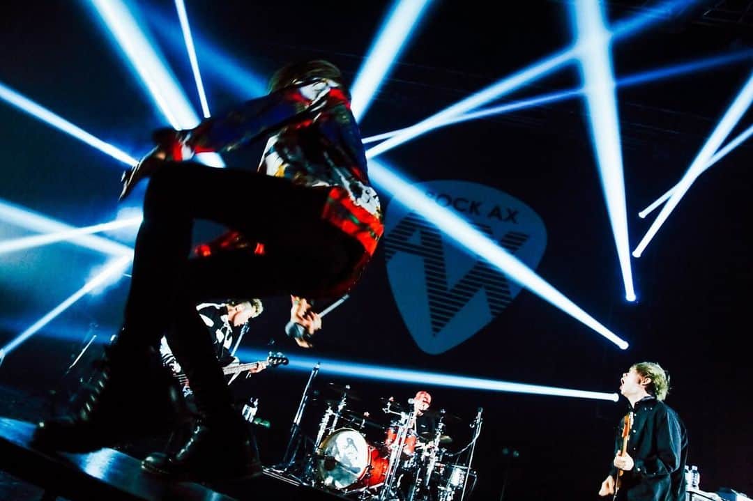 藤原広明のインスタグラム：「Zepp Tokyo 『ROCK AX Vol.4』 w）SiM ROCK AXのあなたにびっくらぶっ！！🦍🦍🦍🦍 photo by @junpeihiyoshi」