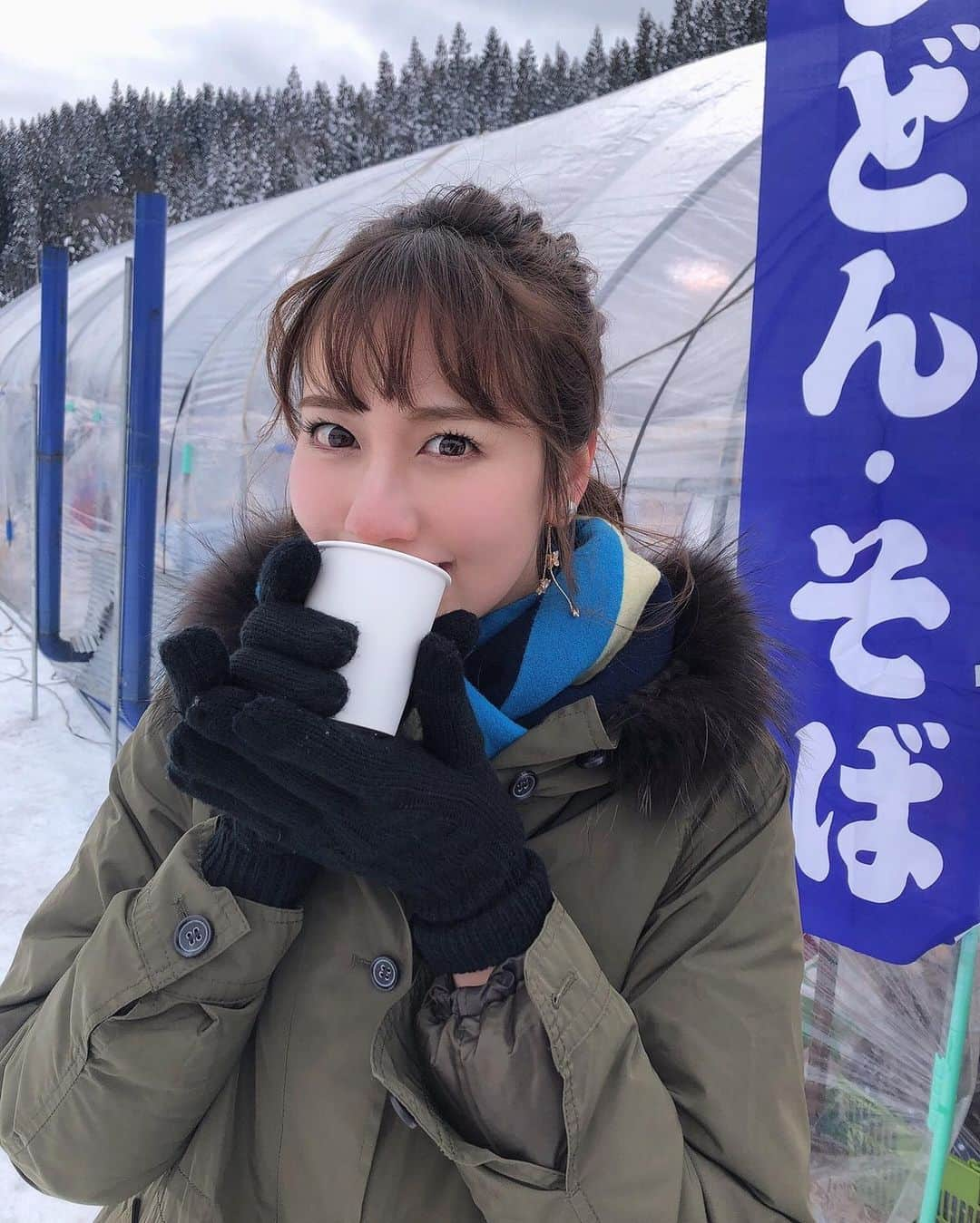 相場詩織さんのインスタグラム写真 - (相場詩織Instagram)「【 #秋田内陸線 PR 上桧木内駅🌸】﻿ ﻿ ﻿ 毎年2月10日に開催されている﻿ 100年以上の歴史を持つ伝統行事﻿ 上桧木内の紙風船上げ🎈﻿ ﻿ 写真やテレビの映像を観ていて﻿ ずっと現地に行きたいなと思っていたのが﻿ 今年ようやく叶いました✨﻿ ﻿ 詳しいリポートはアメブロに書いてあるので﻿ 是非読んでいただけると嬉しいです☺️﻿ ﻿ ﻿ 人々の優しい願いが込められた紙風船が﻿ 温かな明かりを灯しながら﻿ 大空に浮かんでいく様は﻿ 幻想的で心を奪われました✨﻿ ﻿ 皆さんの願いが叶いますように💓﻿ 本当に素敵な伝統行事でした😌﻿ ﻿ #japan #akita #snow #festival #blog #youtube﻿ #cooljapan #tradition #instagood #instalike﻿ #秋田 #東北 #仙北市 #上桧木内 #上桧木内の紙風船上げ﻿ #伝統行事 #秋田内陸線 #鉄道 #秋田内陸縦貫鉄道 #鉄道のある風景 #東北観光 #秋田観光 ＃ポニーテール」2月18日 22時36分 - shioriaiba0801