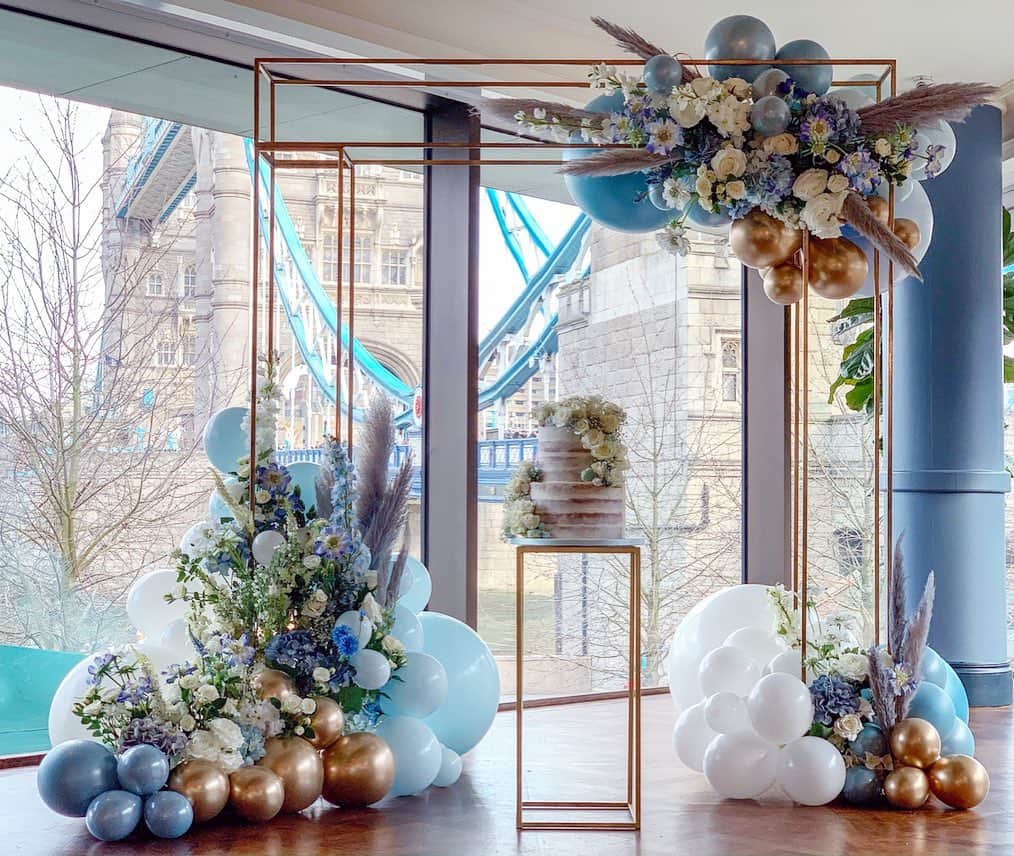 ルーシー・メックレンバーグさんのインスタグラム写真 - (ルーシー・メックレンバーグInstagram)「BABY SHOWER SPAM ALERT!! ⚠️💙🤣 Had the most special day and just wanted to show you a few of the details! • Floral & balloon decorations by @elari_events they also decorated my Dolce & Gabbana themed engagement party boat. I couldn’t recommend them enough. 💐💙 • I want a really simply but elegant naked cake with florals 🍰 @eatsweetcheeks this was perfect!!! And tasted delish! • Welcome sign & personalised baby shower games by @eventartbydesign • #babyshower #boysbabyshower #babyshowerdecorations #towerbridgelondon」2月18日 22時40分 - lucymeck1
