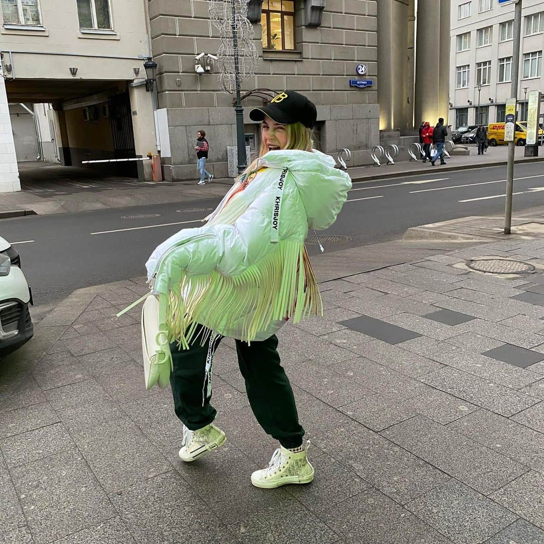 MaryanaRoさんのインスタグラム写真 - (MaryanaRoInstagram)「M00d: 🦖🍒🤍 @khrisjoy_official」2月18日 22時58分 - maryanaro