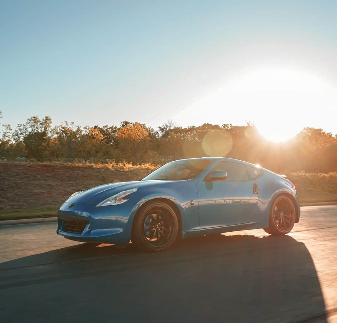 Nissanさんのインスタグラム写真 - (NissanInstagram)「Shades of blue #TueZday #Nissan Nissan370z 🚗 @ryan_z34 📸 @dennyvuong」2月18日 23時00分 - nissan