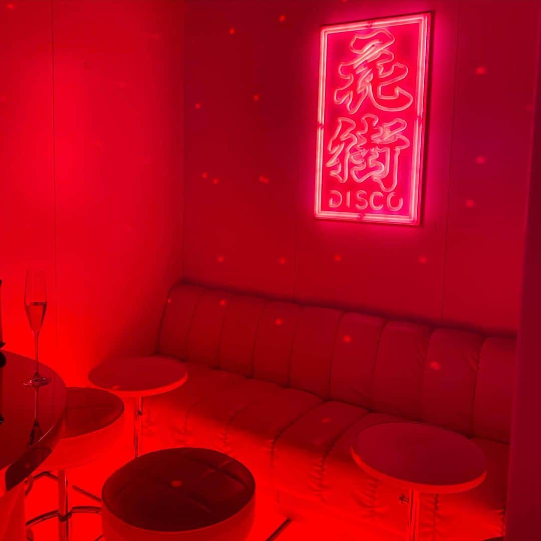 のインスタグラム：「. TRUNK HOUSE  神楽坂に潜むTokyo Salon やっとこれたよ。  宿泊は貸切制でプライベートバトラーとプライベートシェフ付き。時間貸しでイベントや宴会での利用も可能。  料理の質も量もパーフェクト。 またこよ。 #trunkhouse」