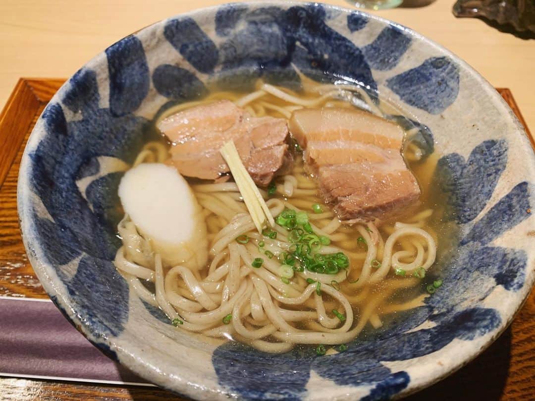 わちみなみのインスタグラム：「沖縄でロケです。 とても楽しい方と共演させていただけてうれしい✨🙇‍♂️⭐️⭐️ #ロケ #沖縄」