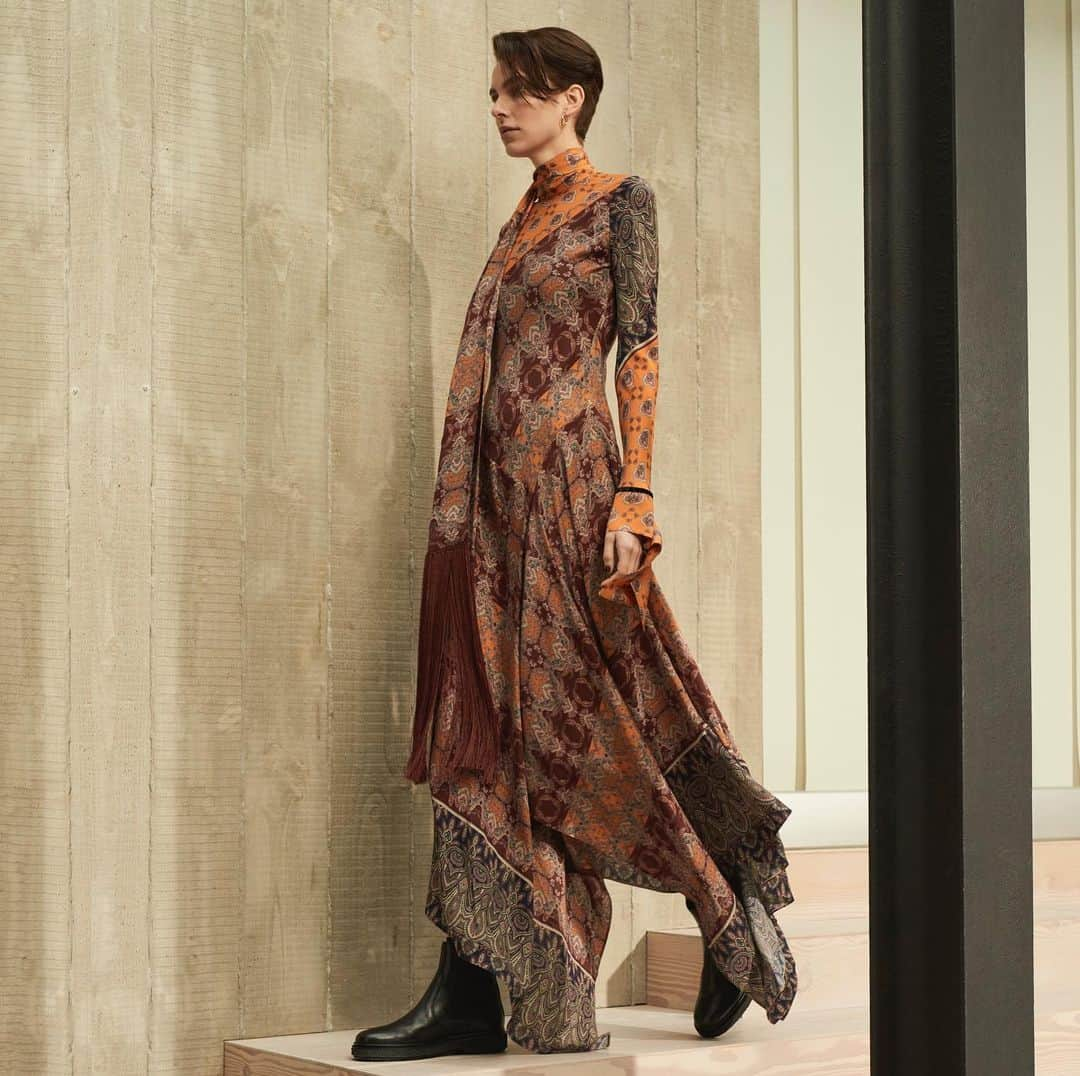 アマンダ ウェイクリーさんのインスタグラム写真 - (アマンダ ウェイクリーInstagram)「Preview | Amanda Wakeley new #winter2020 collection.  Photo: @janlehner - Styling: @cathykasterine - Hair: @neilmoodie - Make up: @zoetaylormakeup - Model @naomikampen  #amandawakeley #londonfashionweek #AW20」2月18日 23時32分 - amandawakeley