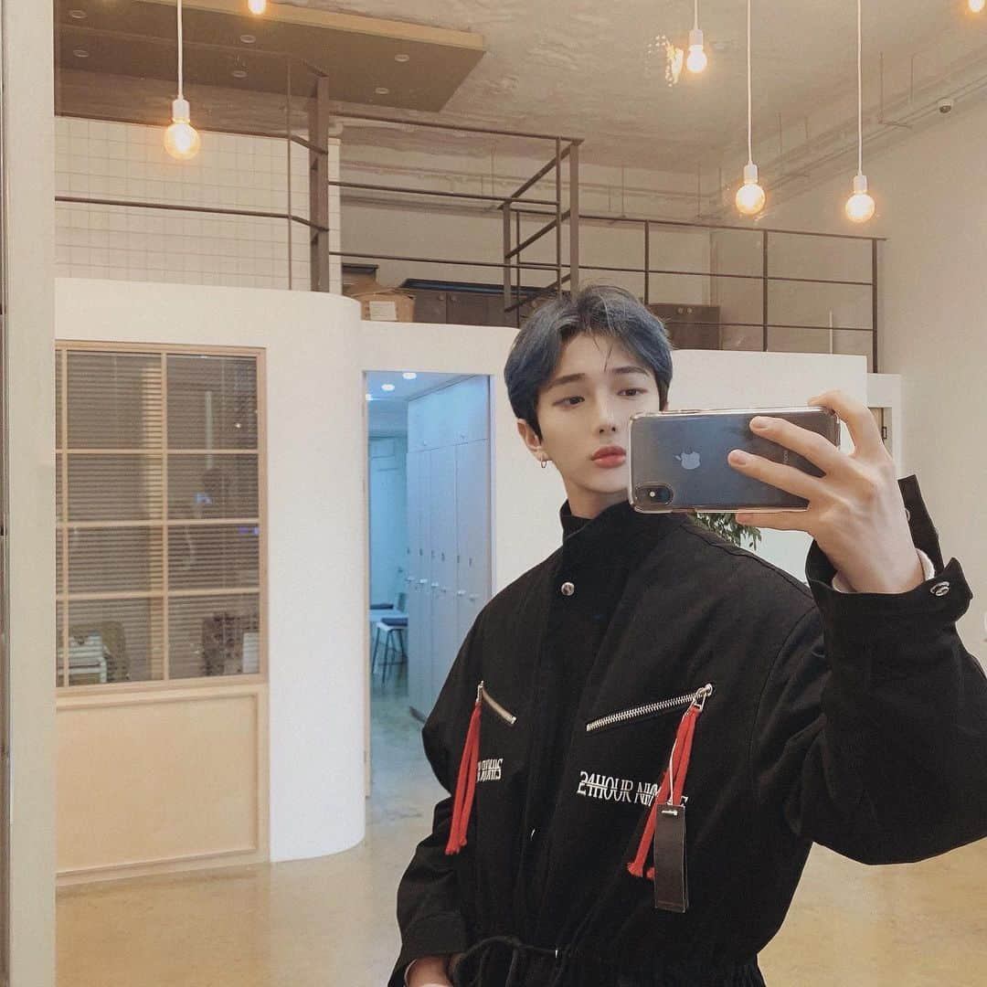 IN2ITさんのインスタグラム写真 - (IN2ITInstagram)「ㅤㅤㅤㅤ ㅤㅤㅤ  ㅤㅤㅤ #ootd ✅  ㅤㅤㅤㅤㅤㅤ  #인투잇 #IN2IT #인투유 #IN2U  #인호  #HwangInho  #INHO  #ENO  ㅤㅤㅤㅤㅤㅤ」2月19日 0時16分 - official_in2it