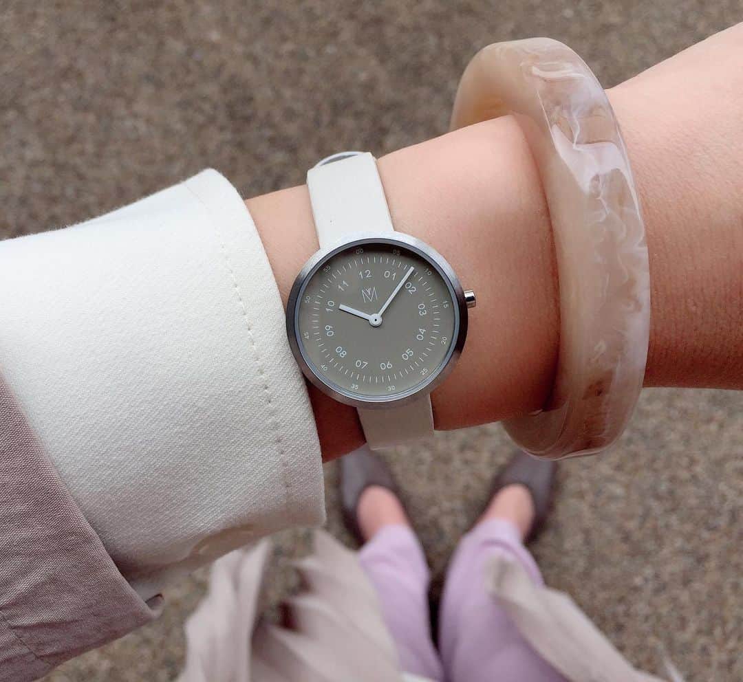 miho.a.nicoさんのインスタグラム写真 - (miho.a.nicoInstagram)「new in❤︎ ・ @mavenjapan さんから、28mmサイズの腕時計が出たんです😊✨ 私が持っている34mmサイズより一回り小さくて女性らしくて華奢な印象です✨ ・ フォロワー様にお使い頂けるクーポンを発行して頂きました✨ ・ ⭐︎ 10%オフクーポンコード→【mihoa201】 (クーポン使用期限は本日より1年間です✨) ・ ・ #mavenwatches #マベン #マベンウォッチズ #腕時計 #時計 #手元倶楽部」2月19日 0時28分 - miho.a.nico