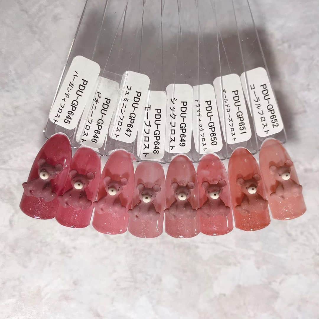 なかやまちえこのインスタグラム：「艶とマットが両方見れせちゃうくま仕様カラーチャート🧸 #nail #nails #nailart #ネイル #美甲 #ネイルアート  #clou #nagel #ongle #ongles #unghia #japanesenailart #manucure #네일 #젤네일 #네일아트 #네일리스트 #japanesenails #manicurist #gelnails #أظافر #くまネイル #カラーチャート @pregelofficial」