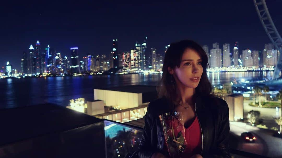 ステファニー・ヨーステンさんのインスタグラム写真 - (ステファニー・ヨーステンInstagram)「Night view in Dubai 🌃 #bluewaterislanddubai #skyline #cityview #jbr #dbx #dubai #uae #الامارات #الامارات_العربية_المتحدة #دبي #جميرة」2月19日 0時38分 - stefaniejoosten