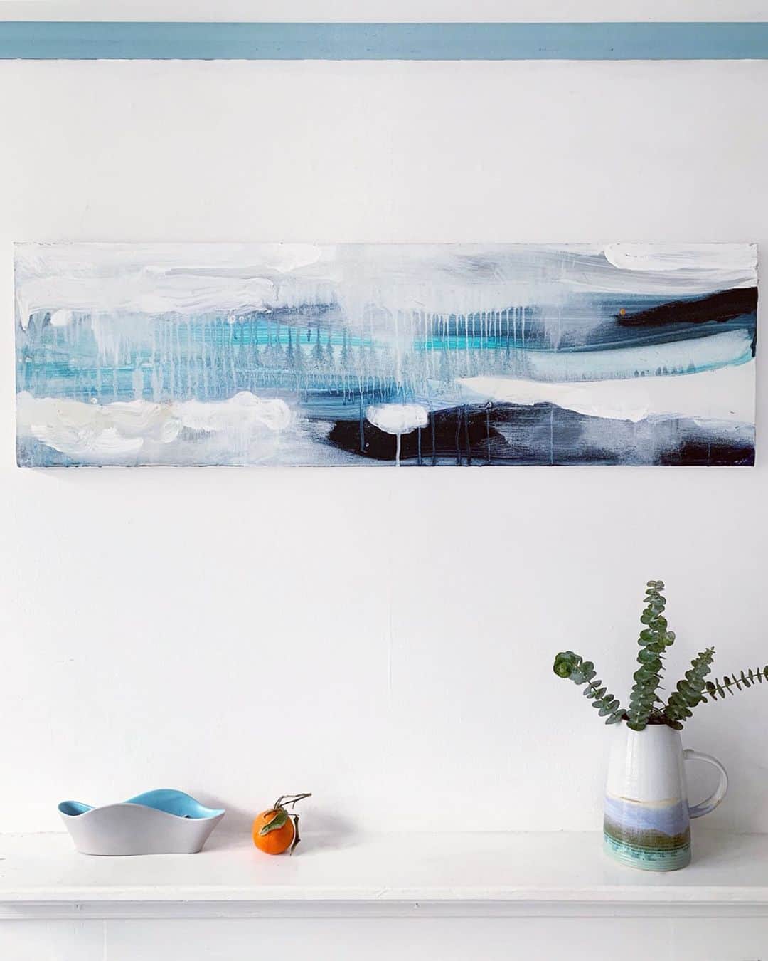 Tea and sittingのインスタグラム：「❄️🌊...another one up in my SALE; ‘SNOWY FLOES’, 100cm x 30cm, now half price at £350 ( only until the end of the week ) If you swipe across you’ll find some close up details of the painting interposed with a few snowy images I took a few years ago in the Alps. I’ve always loved and felt inspired by snowy landscapes along with the warmth of a glowing cabin light, and can’t wait to visit Norway again next month for a few days with @theawatesdesign ( also can’t believe the flight was cheaper than a train ticket to Manchester!!! ) DM me if you’re interested in the painting, I ship Worldwide and have other paintings available if you have a look in my Highlights ❄️💙 #artby5ftinf #artforthehome #artforinteriors #brightonartist #snowart」