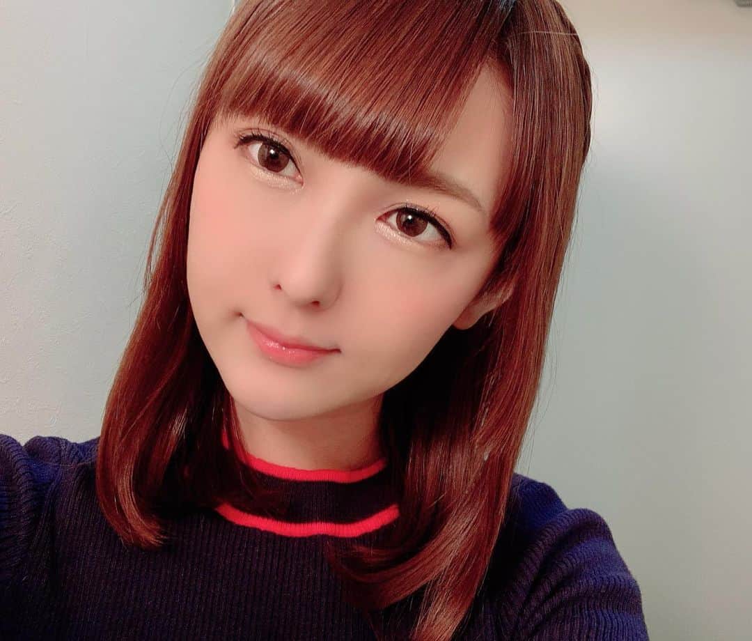 椿姫彩菜のインスタグラム：「新しいメイク模索中」
