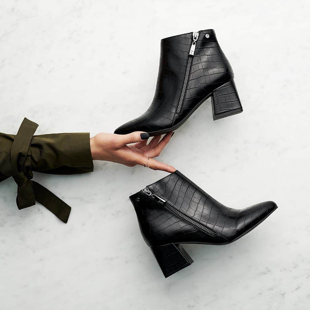 ロック&リパブリックのインスタグラム：「Give the winter blahs the boot with Simply Vera Vera Wang.👢#Kohls #SimplyVera #tuesdayshoesday」