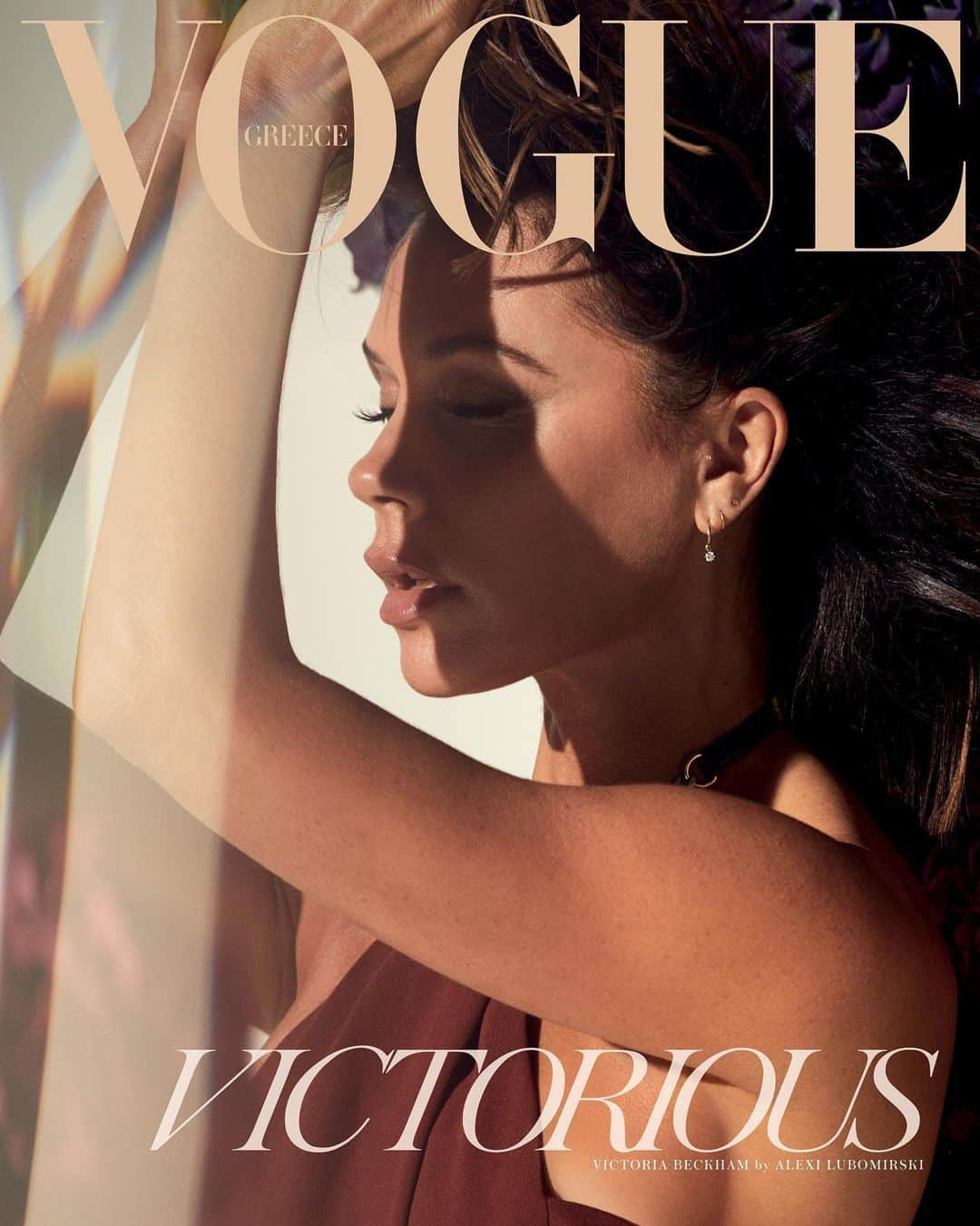 ヴィクトリアベッカムさんのインスタグラム写真 - (ヴィクトリアベッカムInstagram)「So excited to be on the March cover of @voguegreece 🇬🇷 Wearing a chestnut dress from my #VBSS20 collection. Thank u @alexilubomirski for this beautiful shot. Loved working with @thaleiavoguegr @d_andrianopoulos and @danielaagnelli. Make-up by @petros_petrohilos, hair by @kenpaves Xxx kisses」2月19日 1時01分 - victoriabeckham